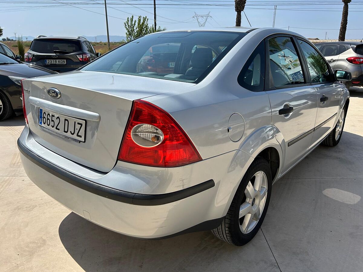 FORD FOCUS TREND 1.6 AUTO SALOON SPANISH LHD IN SPAIN 83000 MILES SUPER 2005